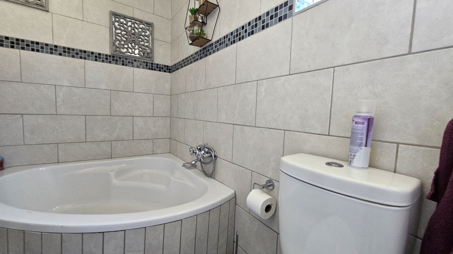 4 Bedroom Property for Sale in Hadison Park Northern Cape